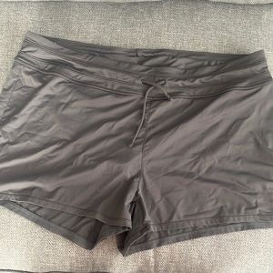 Athleta taupe shorts